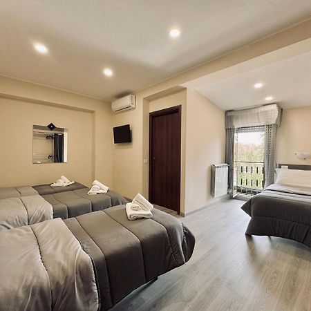ג'נצאנו די רומא Hotel Villa Robinia מראה חיצוני תמונה