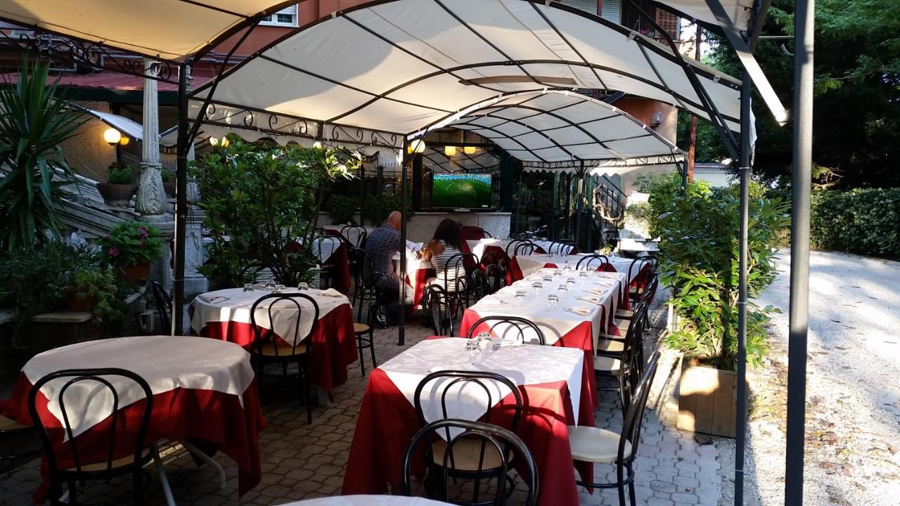 ג'נצאנו די רומא Hotel Villa Robinia מראה חיצוני תמונה