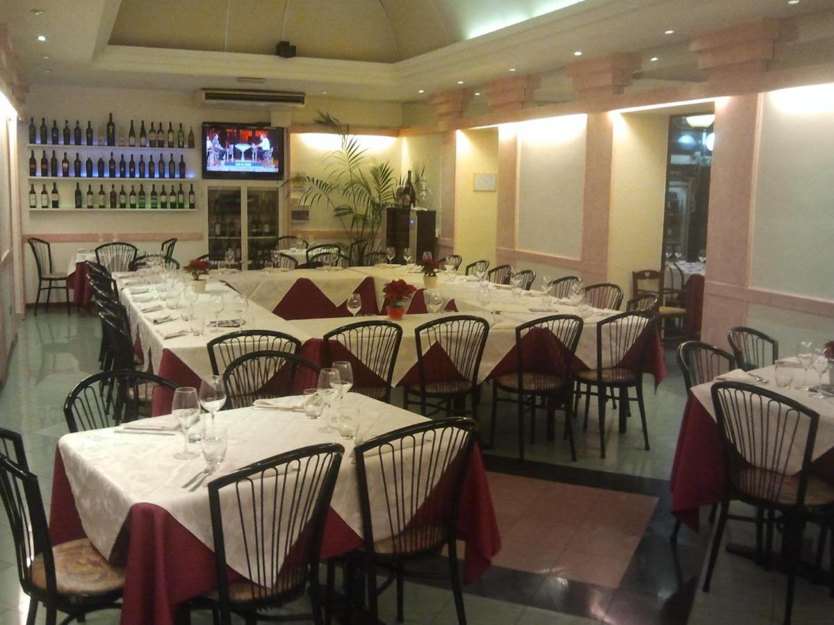 ג'נצאנו די רומא Hotel Villa Robinia מראה חיצוני תמונה