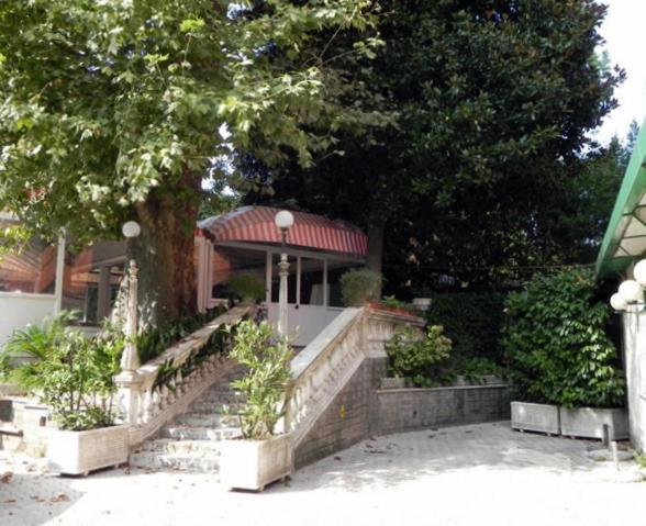 ג'נצאנו די רומא Hotel Villa Robinia מראה חיצוני תמונה