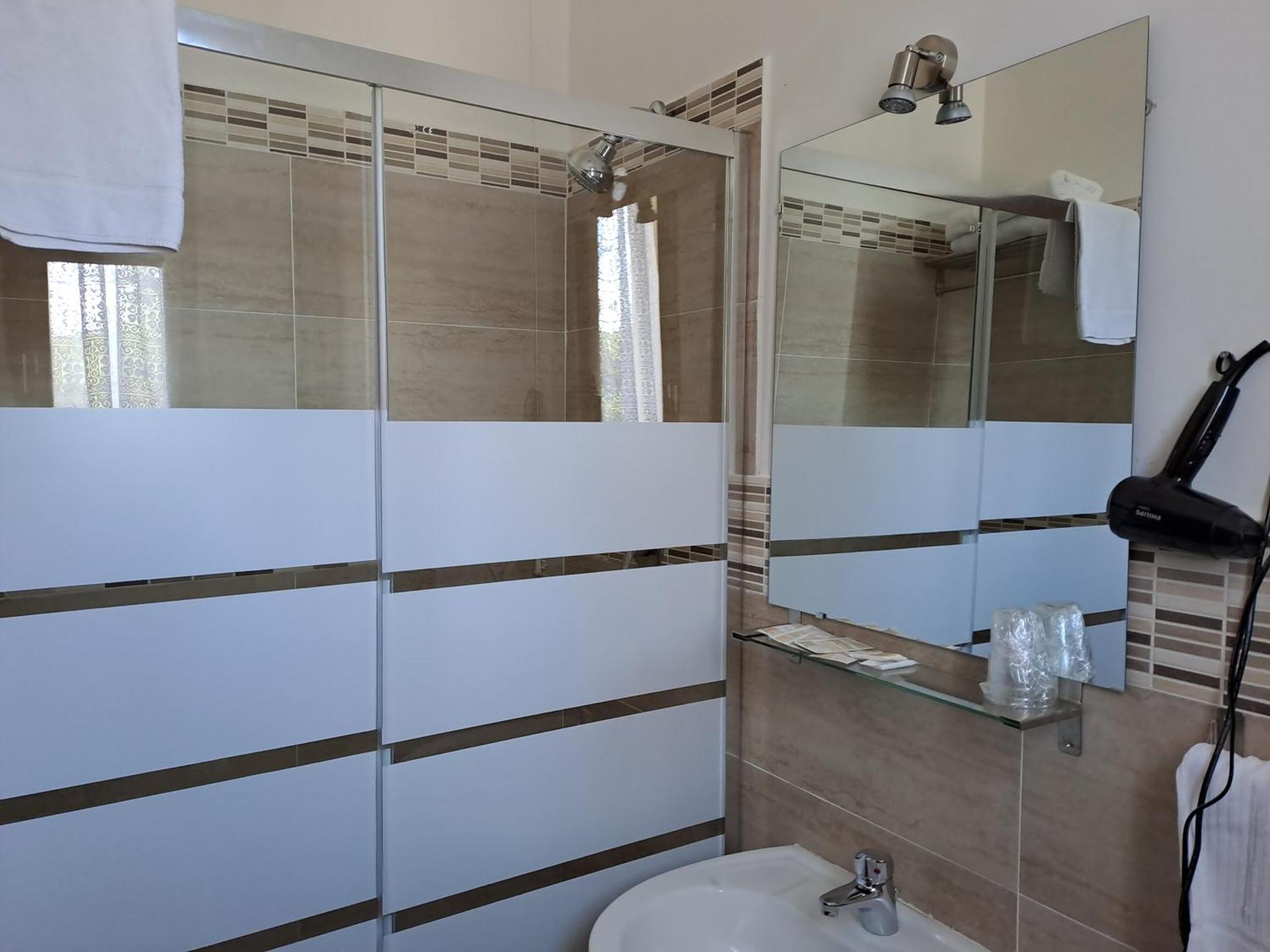 ג'נצאנו די רומא Hotel Villa Robinia מראה חיצוני תמונה