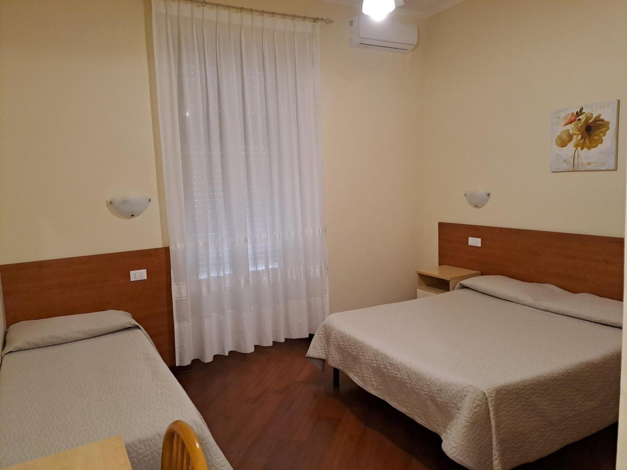 ג'נצאנו די רומא Hotel Villa Robinia מראה חיצוני תמונה