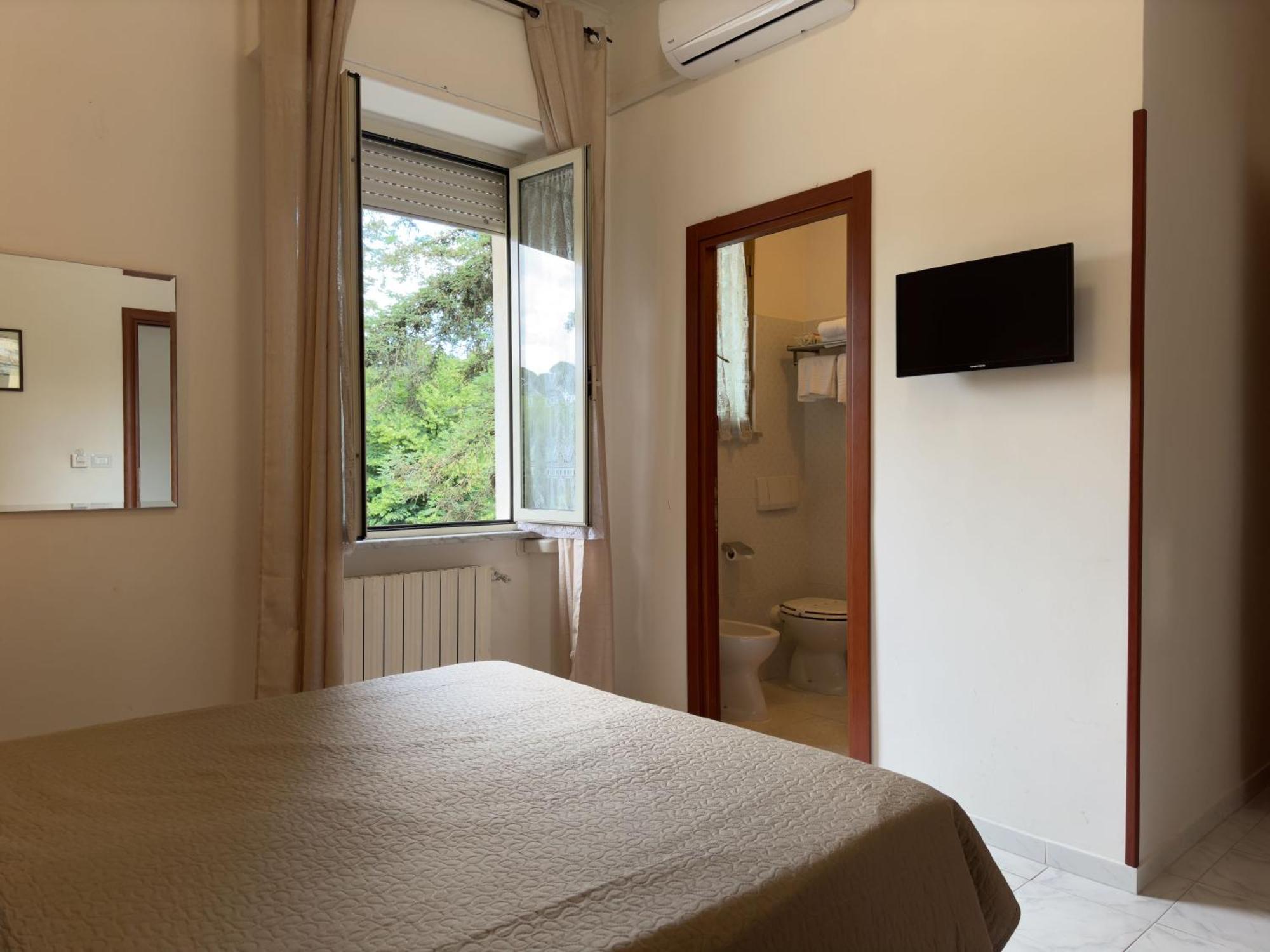 ג'נצאנו די רומא Hotel Villa Robinia מראה חיצוני תמונה