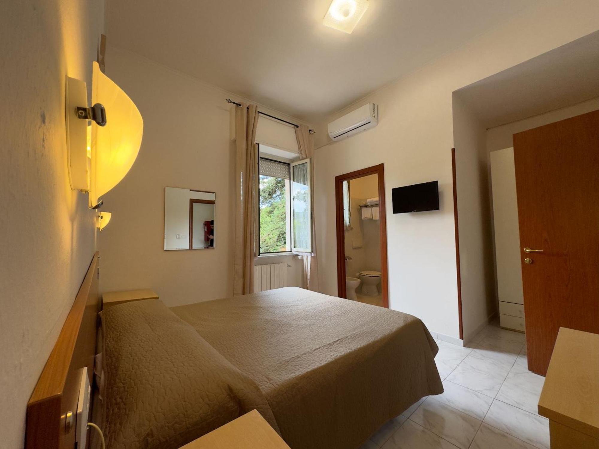 ג'נצאנו די רומא Hotel Villa Robinia מראה חיצוני תמונה
