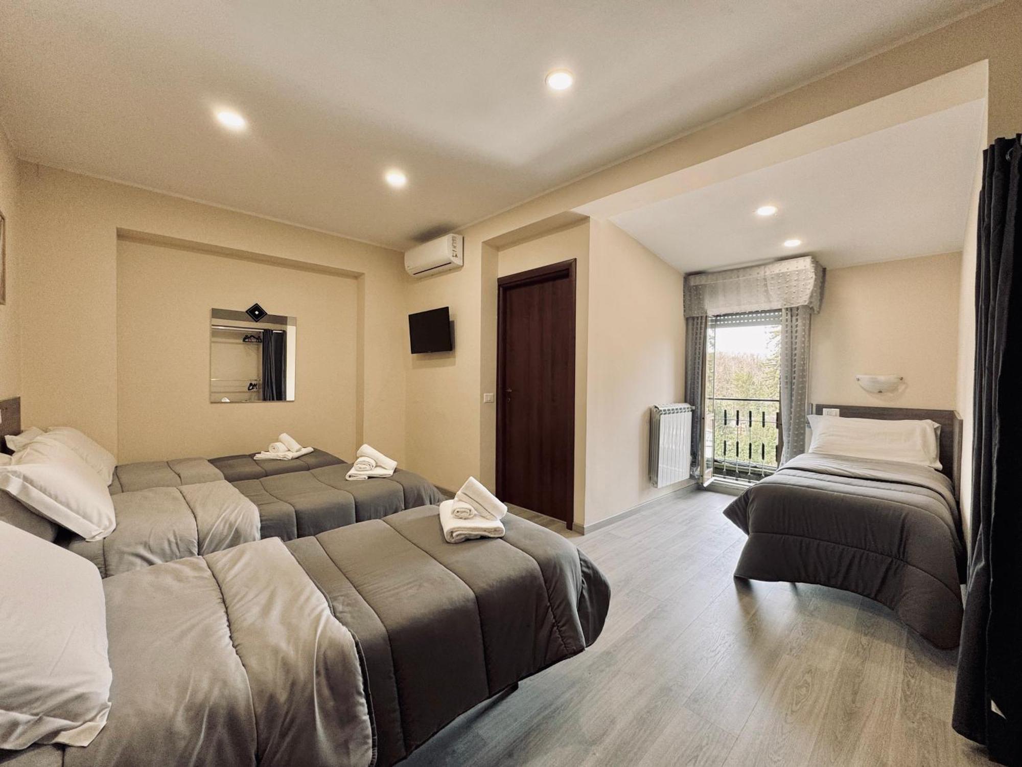 ג'נצאנו די רומא Hotel Villa Robinia מראה חיצוני תמונה