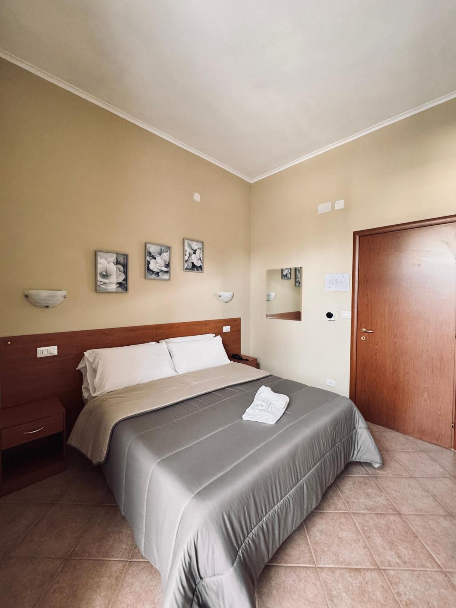 ג'נצאנו די רומא Hotel Villa Robinia מראה חיצוני תמונה