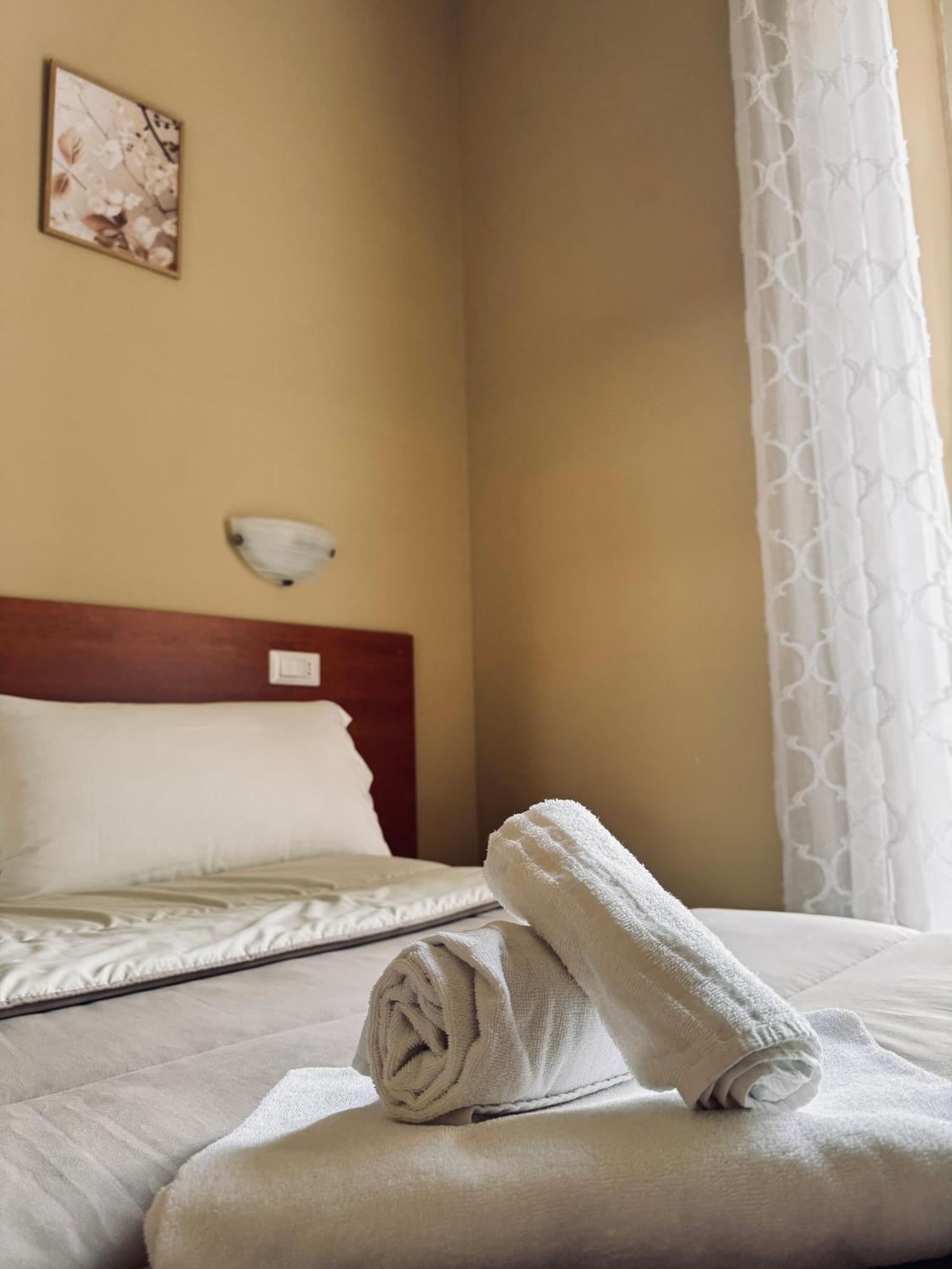 ג'נצאנו די רומא Hotel Villa Robinia מראה חיצוני תמונה