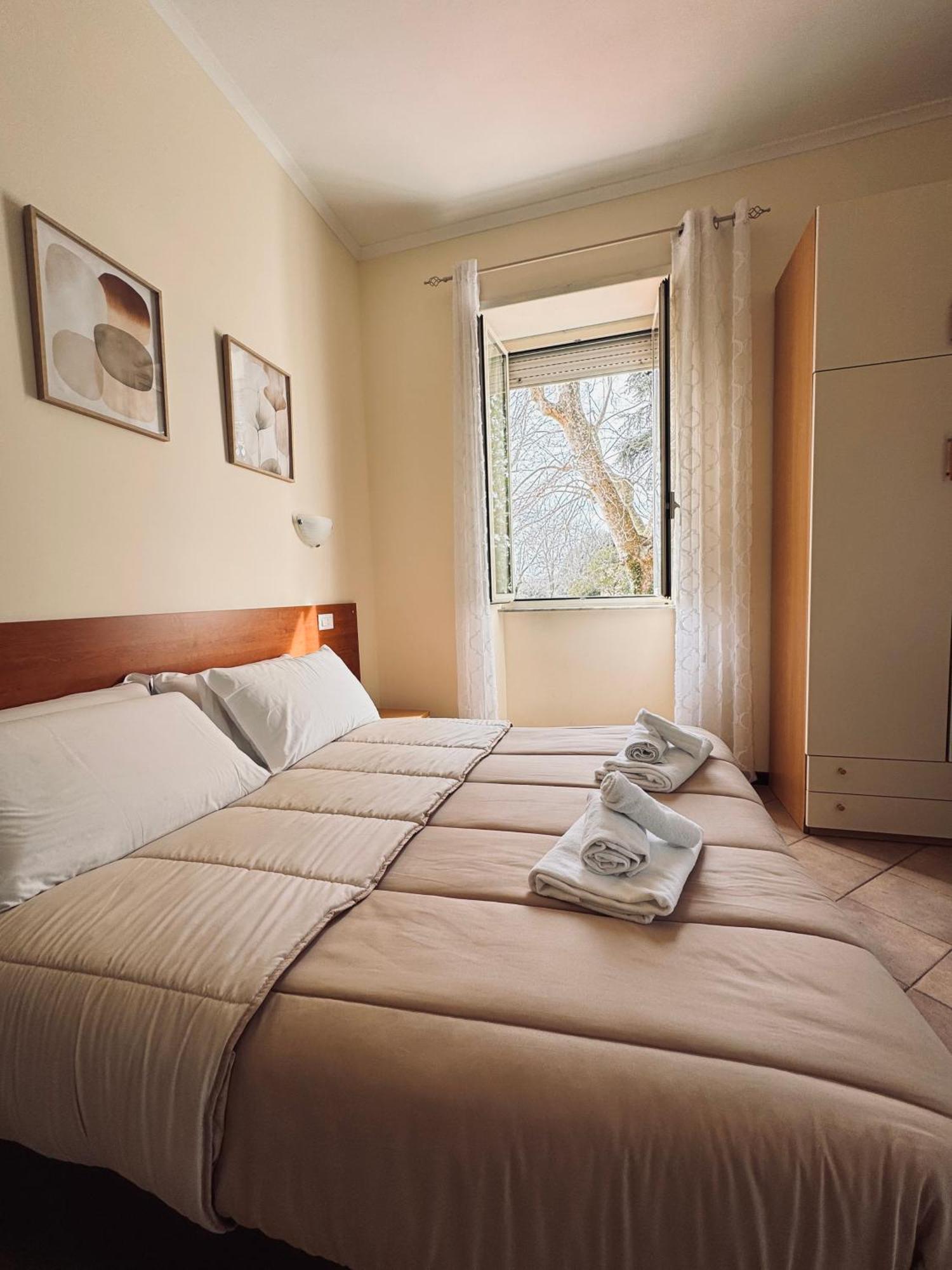 ג'נצאנו די רומא Hotel Villa Robinia מראה חיצוני תמונה