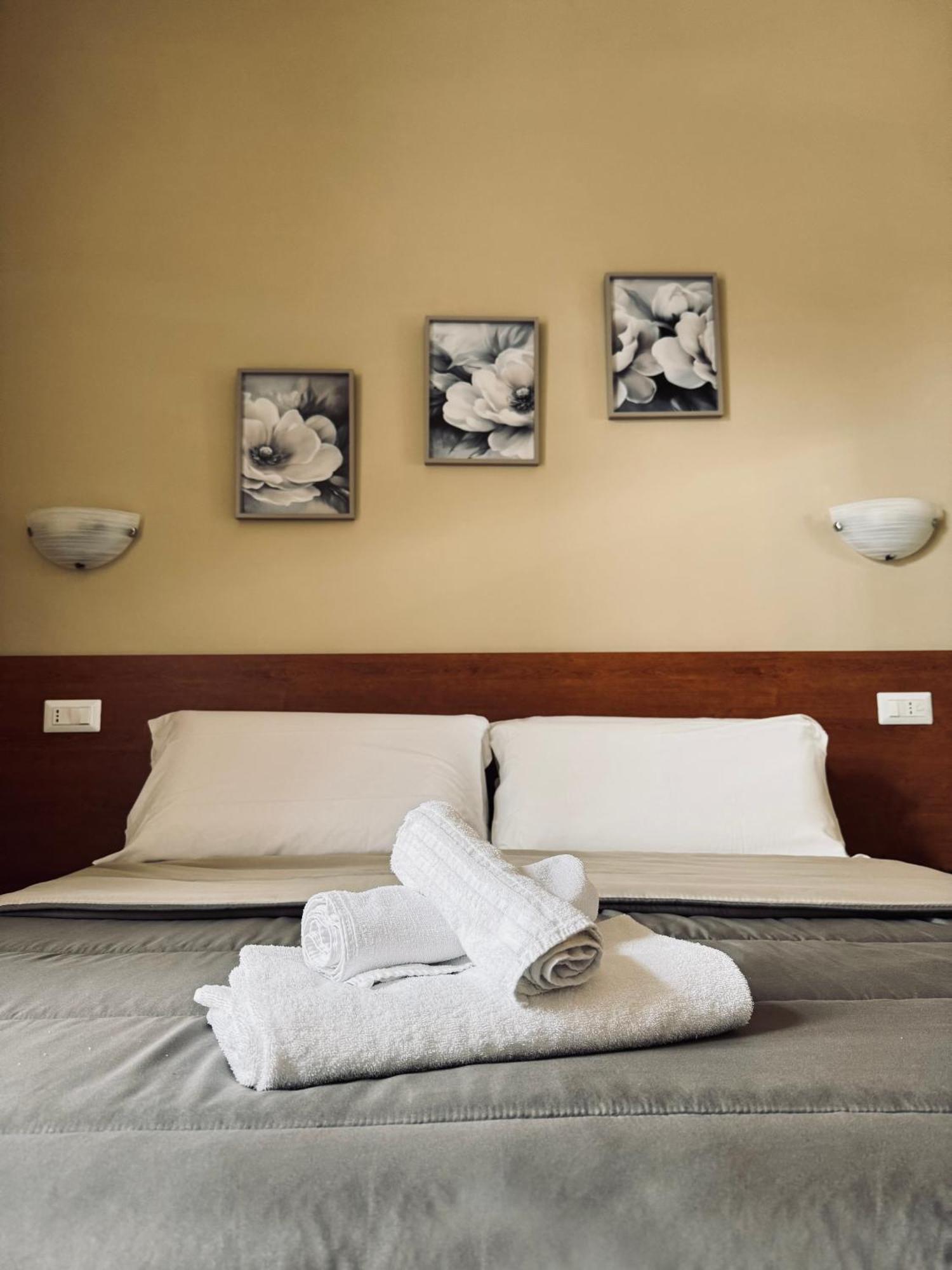 ג'נצאנו די רומא Hotel Villa Robinia מראה חיצוני תמונה