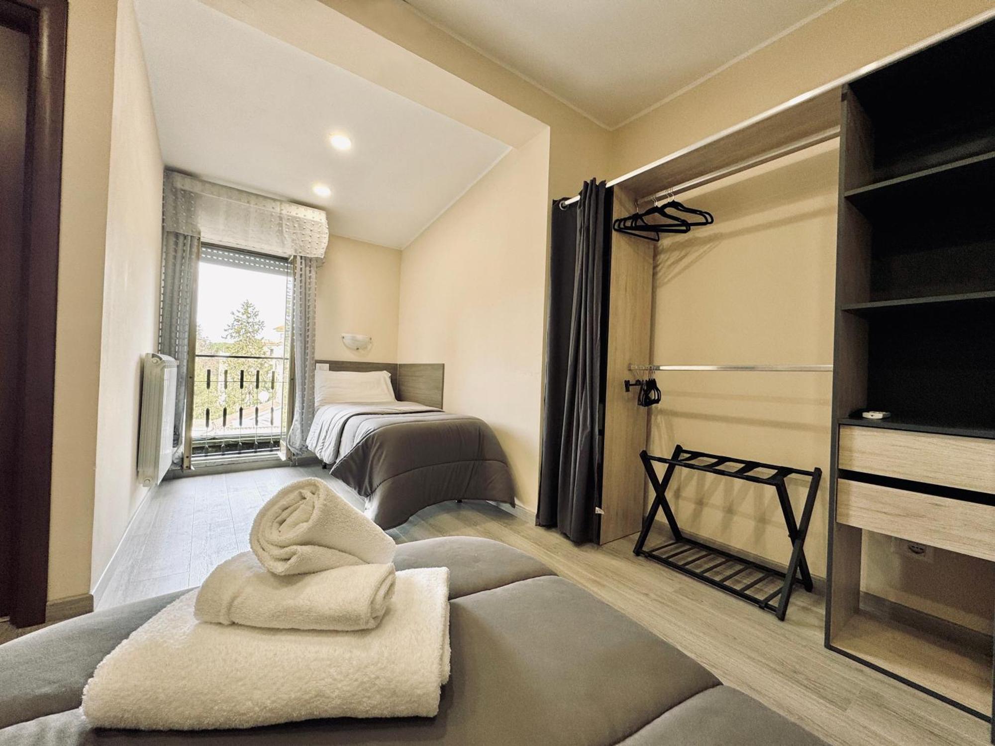 ג'נצאנו די רומא Hotel Villa Robinia מראה חיצוני תמונה
