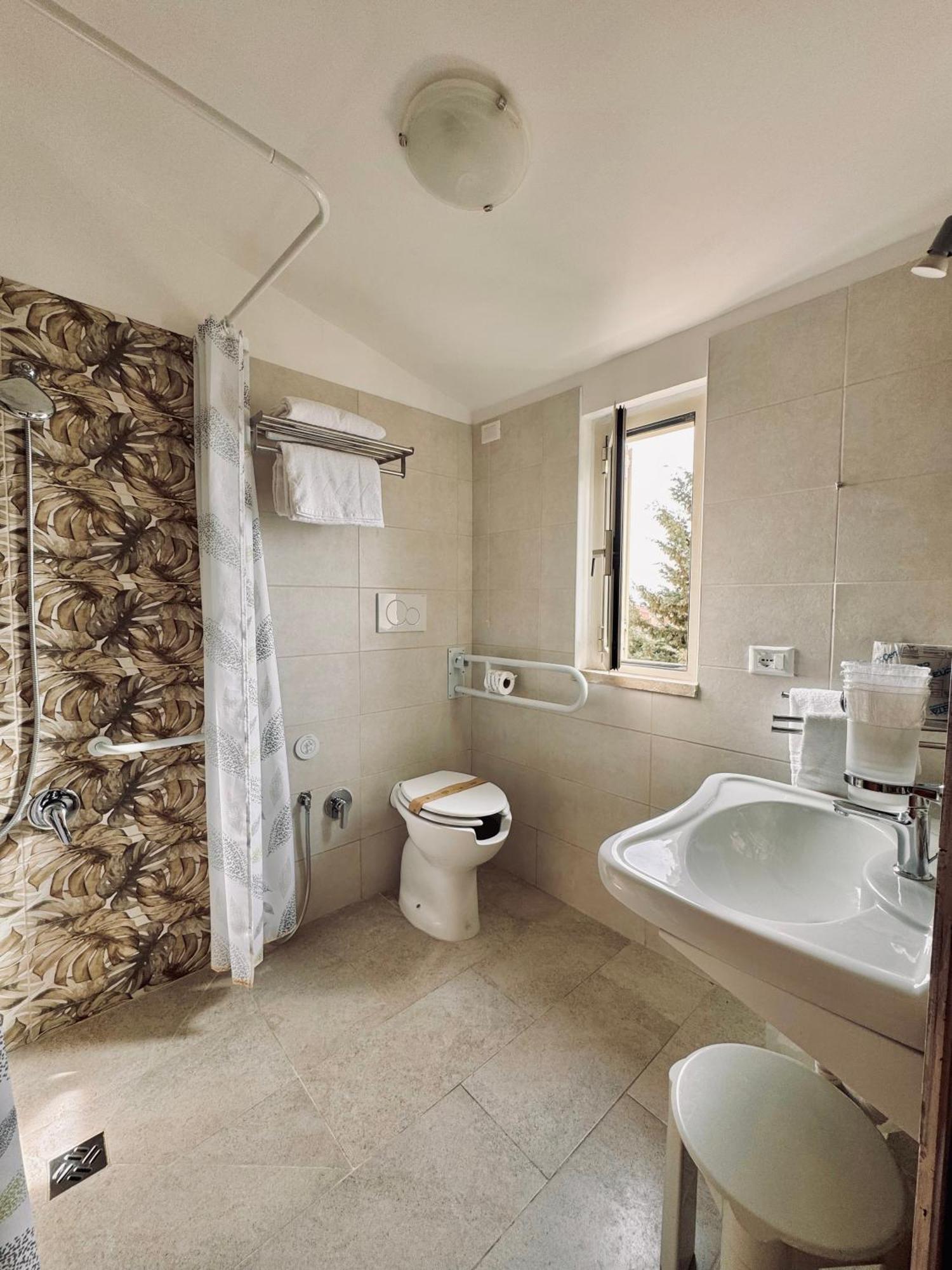 ג'נצאנו די רומא Hotel Villa Robinia מראה חיצוני תמונה
