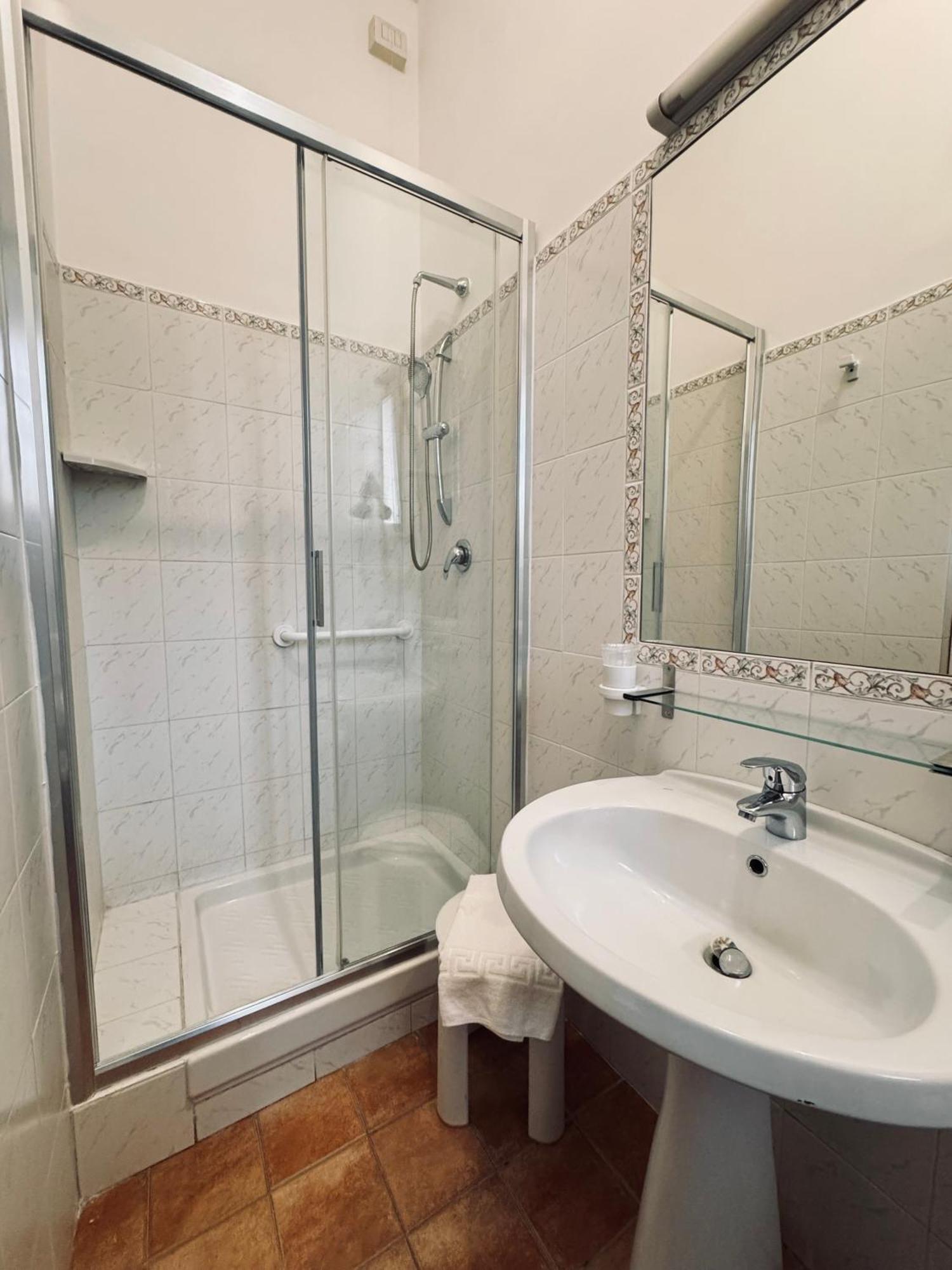 ג'נצאנו די רומא Hotel Villa Robinia מראה חיצוני תמונה