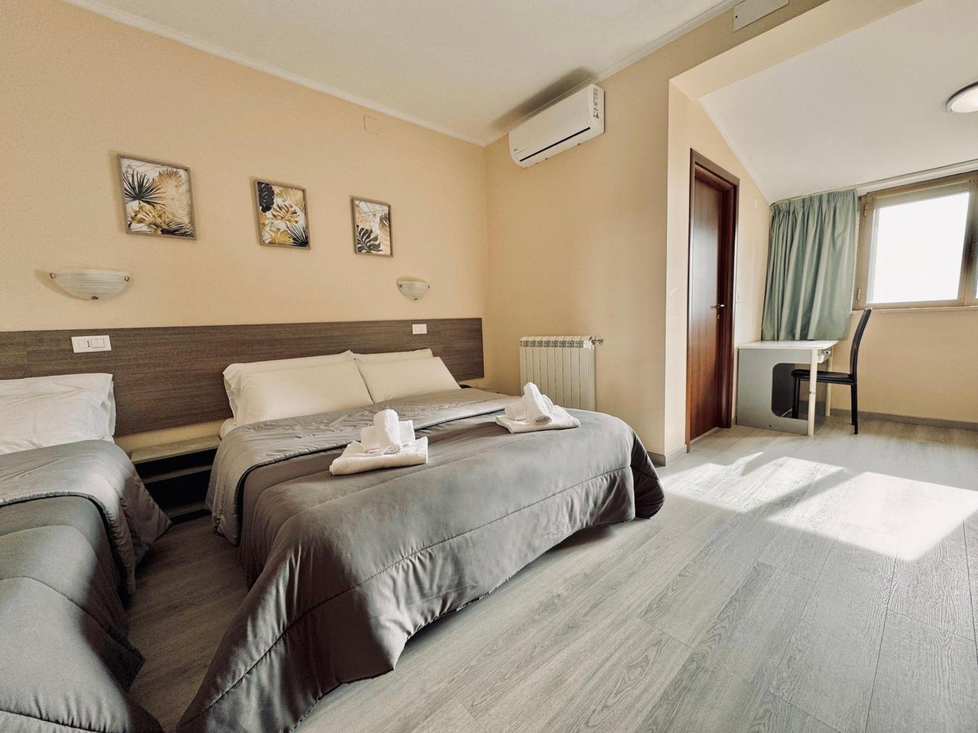 ג'נצאנו די רומא Hotel Villa Robinia מראה חיצוני תמונה
