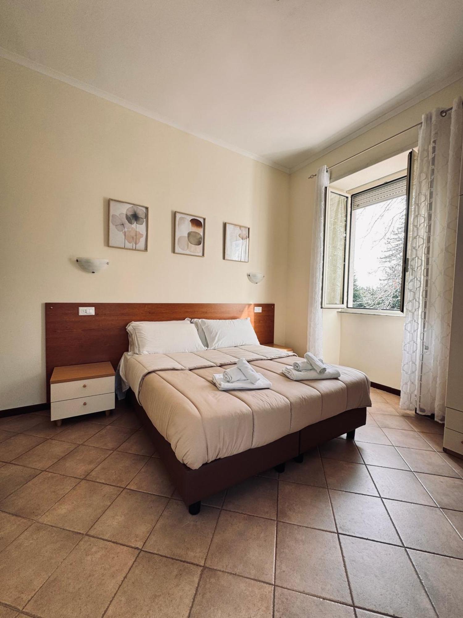 ג'נצאנו די רומא Hotel Villa Robinia מראה חיצוני תמונה