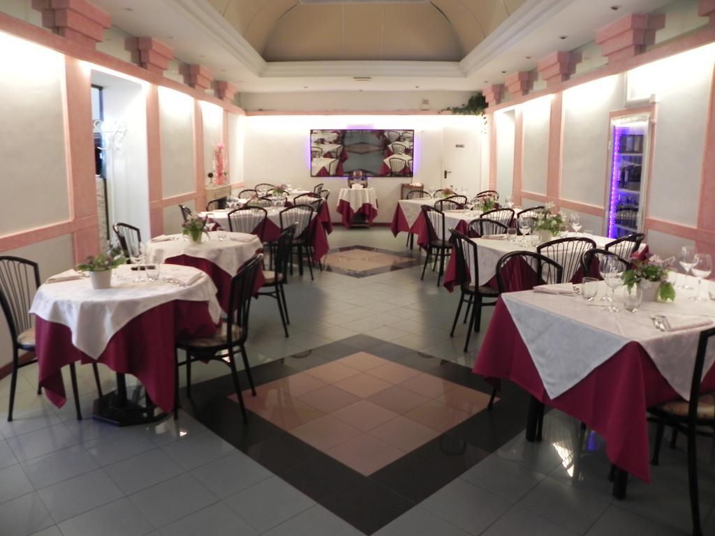 ג'נצאנו די רומא Hotel Villa Robinia מראה חיצוני תמונה