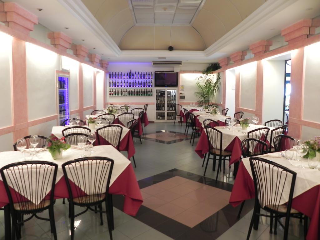 ג'נצאנו די רומא Hotel Villa Robinia מראה חיצוני תמונה