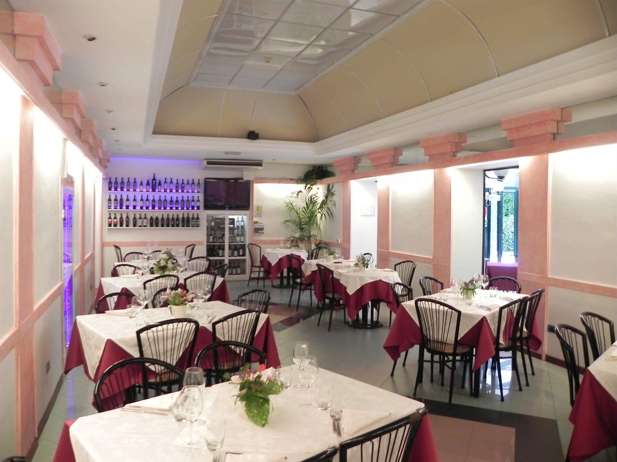 ג'נצאנו די רומא Hotel Villa Robinia מראה חיצוני תמונה